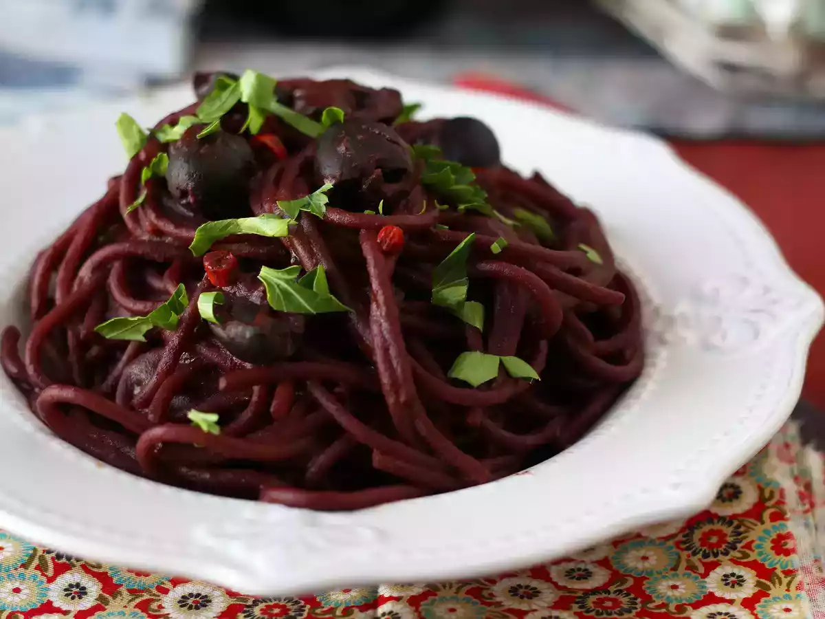 Spaghetti alla fuoco di bacco: pasta met rode wijn om iets speciaals op tafel te toveren - foto 3