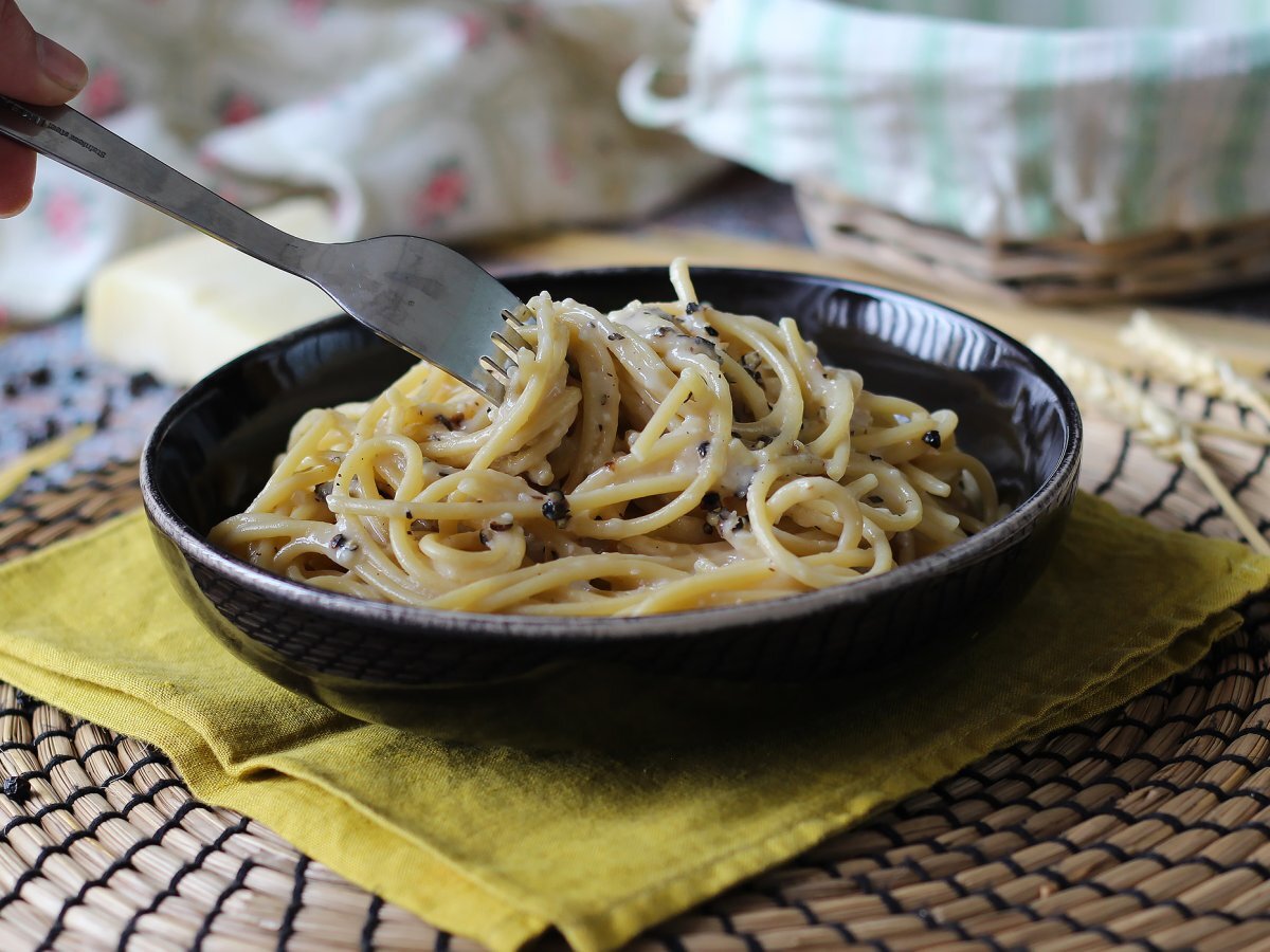 Spaghetti cacio e pepe: 3 ingrediënten, een smaakexplosie! - foto 4