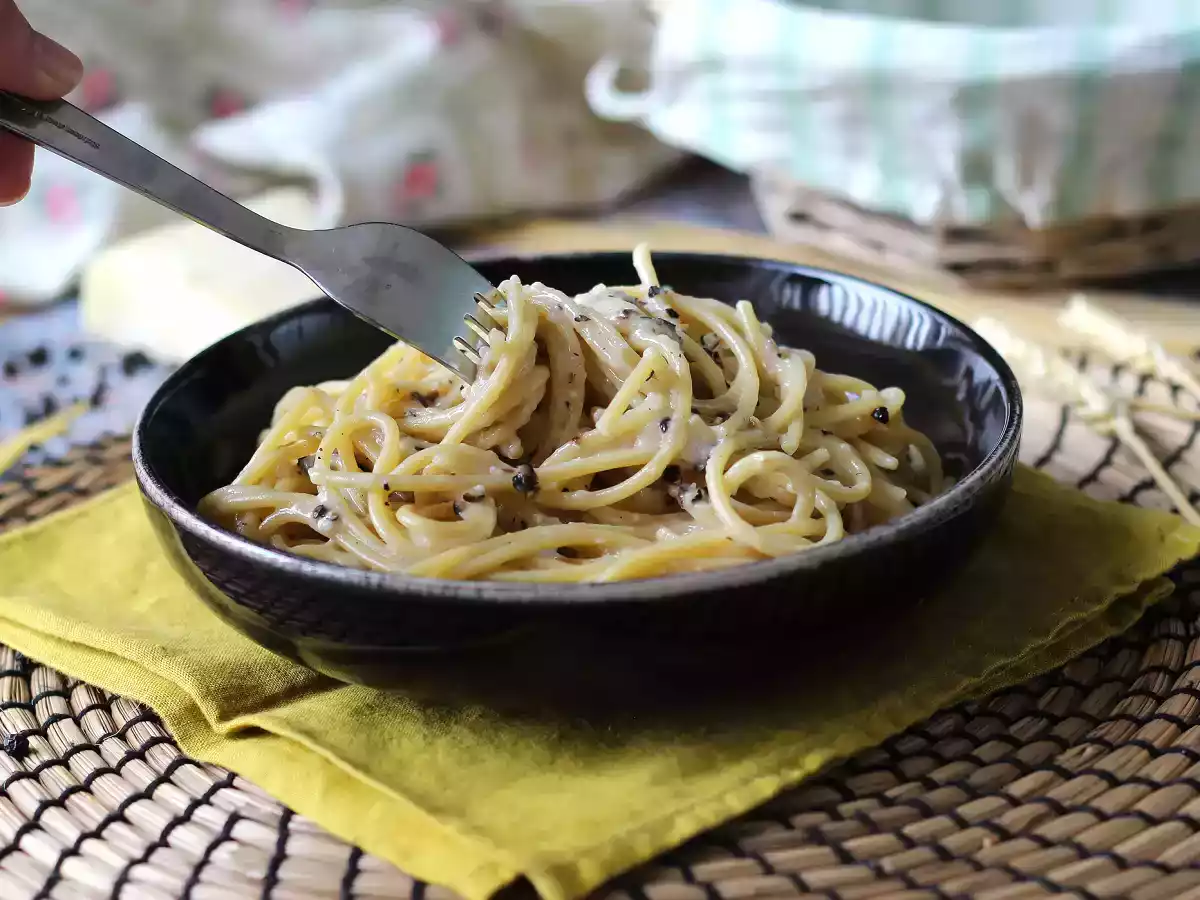 Spaghetti cacio e pepe: 3 ingrediënten, een smaakexplosie! - foto 4