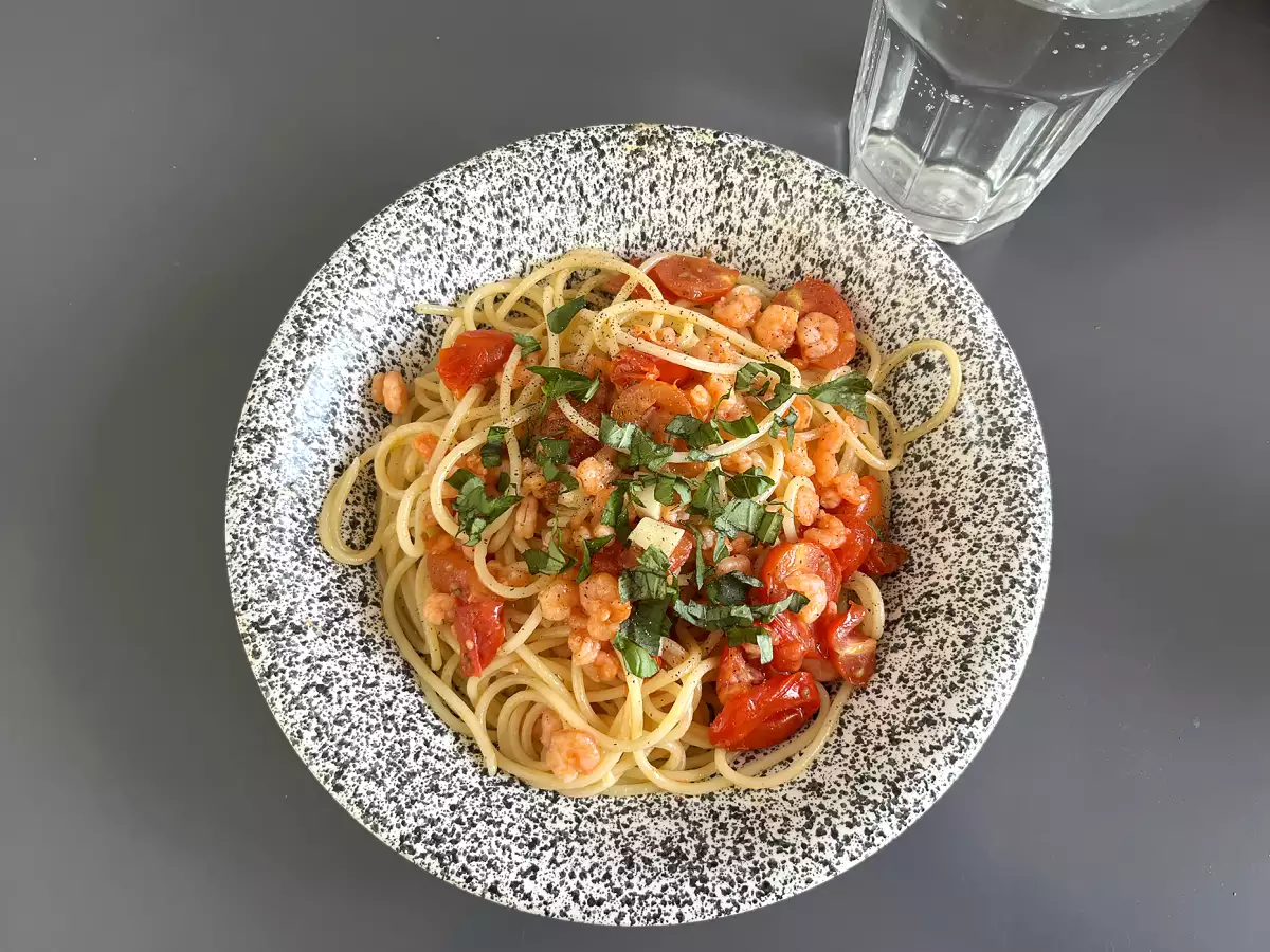 Spaghetti met garnalen en cherrytomaten: een snel en smaakvol pastagerecht - foto 3