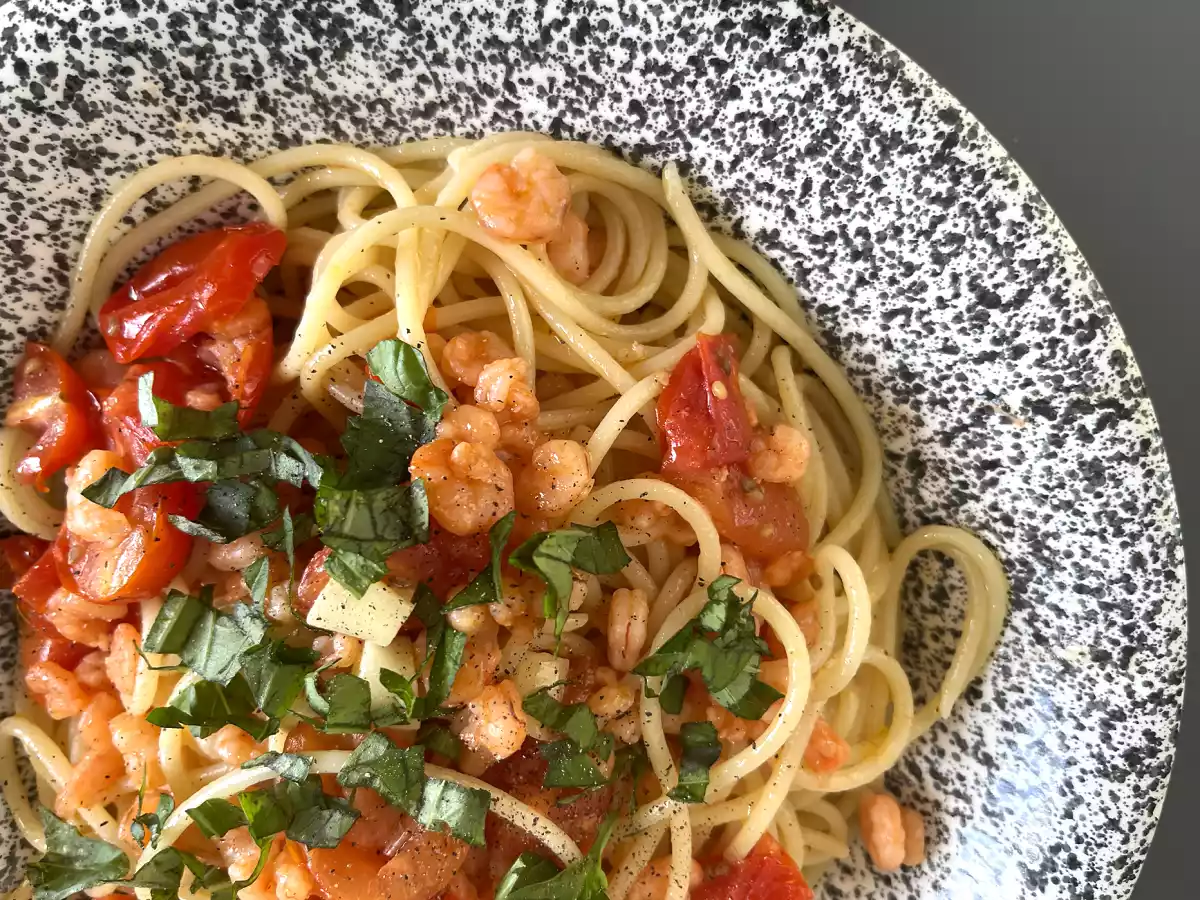 Spaghetti met garnalen en kerstomaatjes, een snel recept voor een smakelijk voorgerecht
