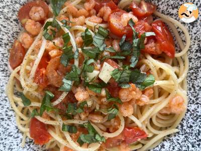 Spaghetti met garnalen en kerstomaatjes, een snel recept voor een smakelijk voorgerecht - foto 2