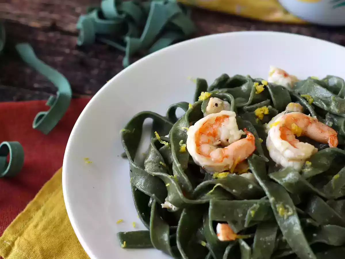 Spirulina pasta met garnalen en citroen: een voedzaam voorgerecht met een unieke smaak