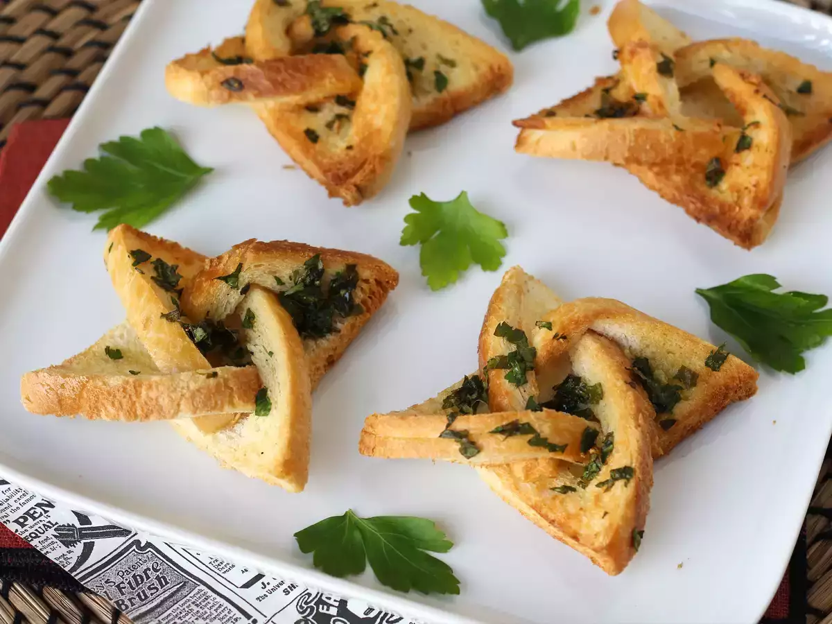 Stervormig knoflookbrood van casinobrood - foto 6