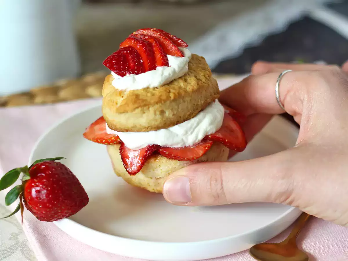 Strawberry shortcake: de Amerikaanse aardbeientaart met slagroom die altijd lukt - foto 2