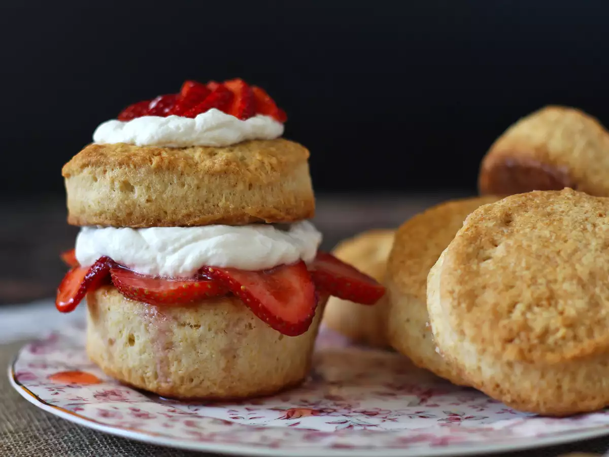 Strawberry shortcake: de Amerikaanse aardbeientaart met slagroom die altijd lukt - foto 5