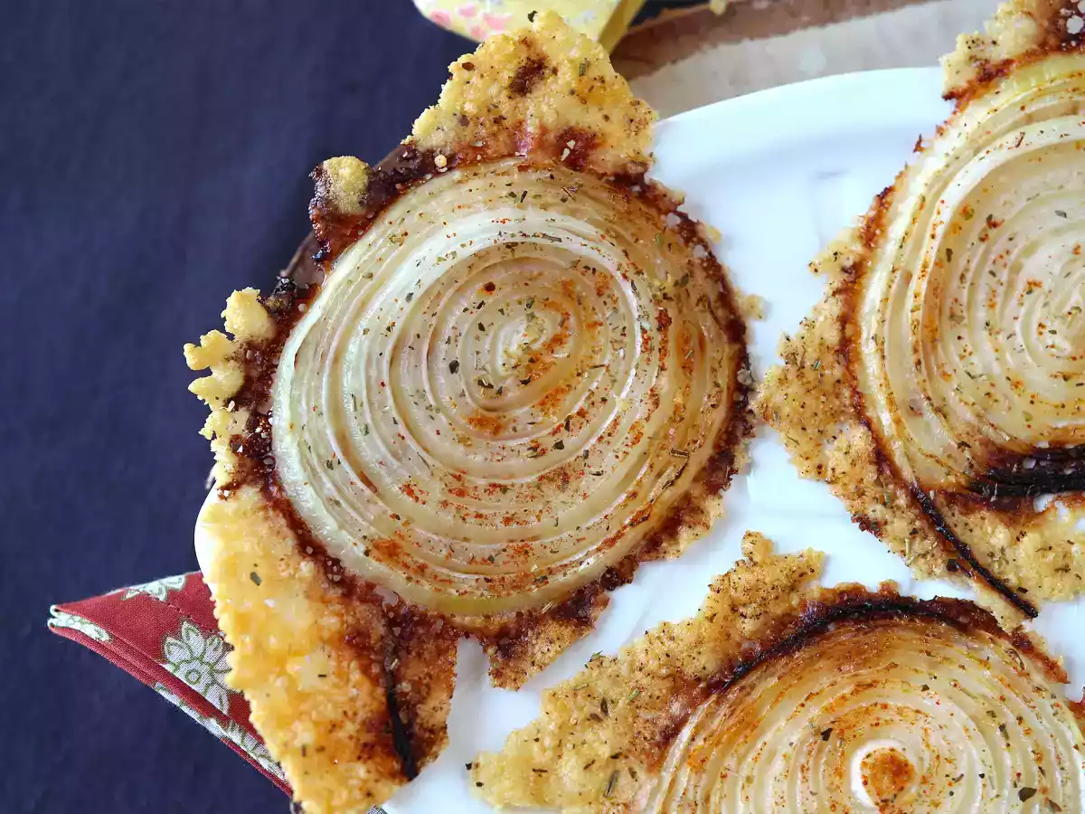 Super knapperige zelfgemaakte uien- en parmezaanchips - foto 3