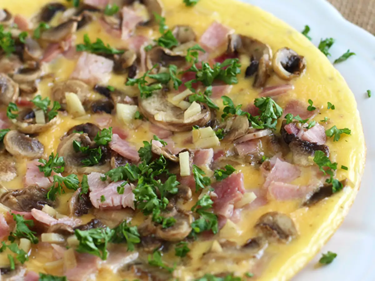 Supereenvoudige omelet met champignons, ham en peterselie - foto 4