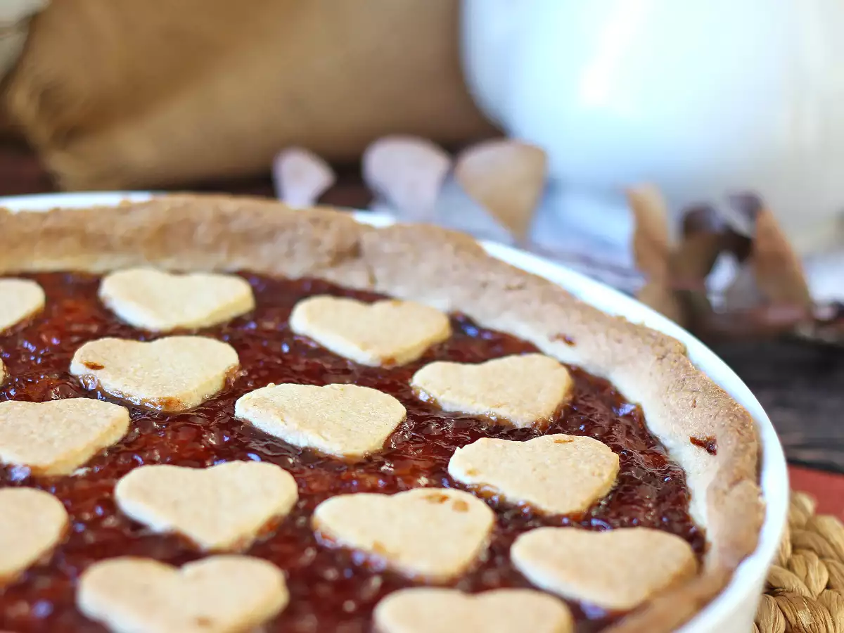 Taart met aardbeienjam: klassiek korstdeegrecept (ook hartjes) - foto 3