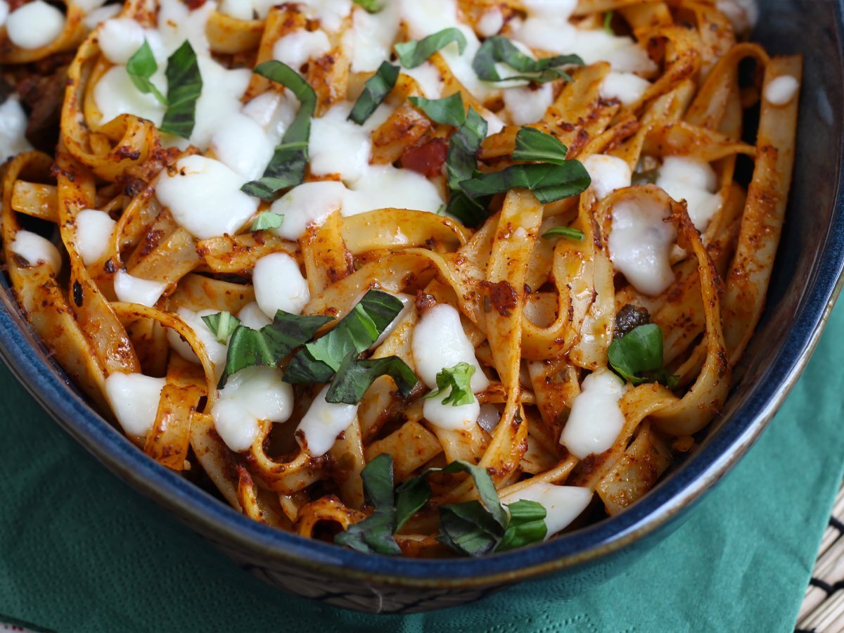 Tagliatelle al forno, het antiverspillingsrecept om restjes pasta te gebruiken - foto 2