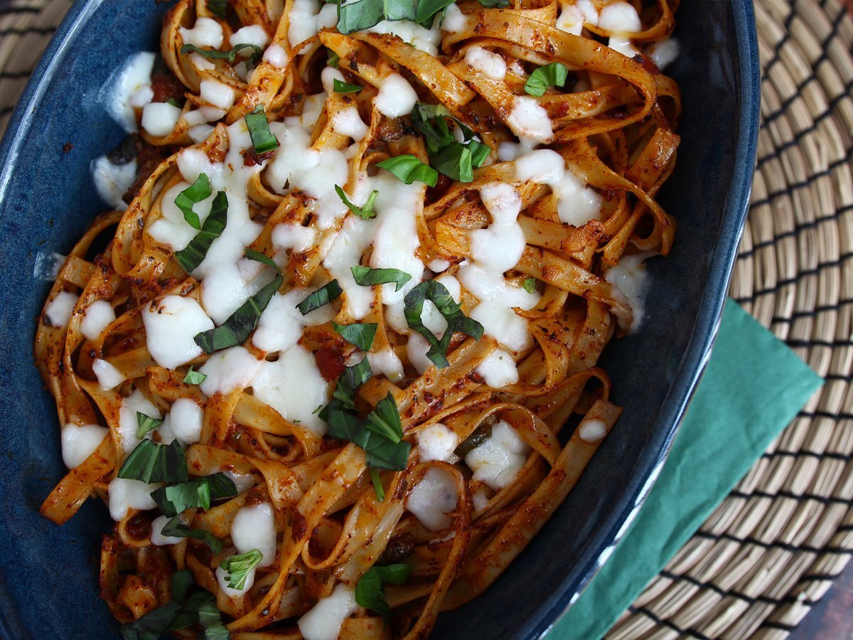 Tagliatelle al forno, het antiverspillingsrecept om restjes pasta te gebruiken - foto 4