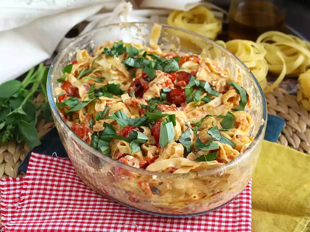 Tagliatelle feta kerstomaatjes - gebakken feta pasta - foto 5