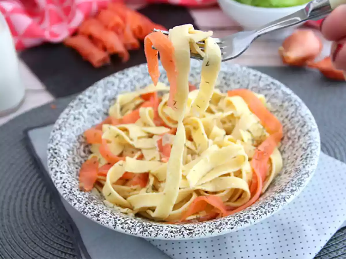 Tagliatelle met gerookte zalm en dille