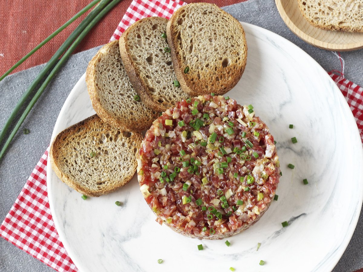 Tartar de fuet: een express versie van de klassieke steak tartaar - foto 2