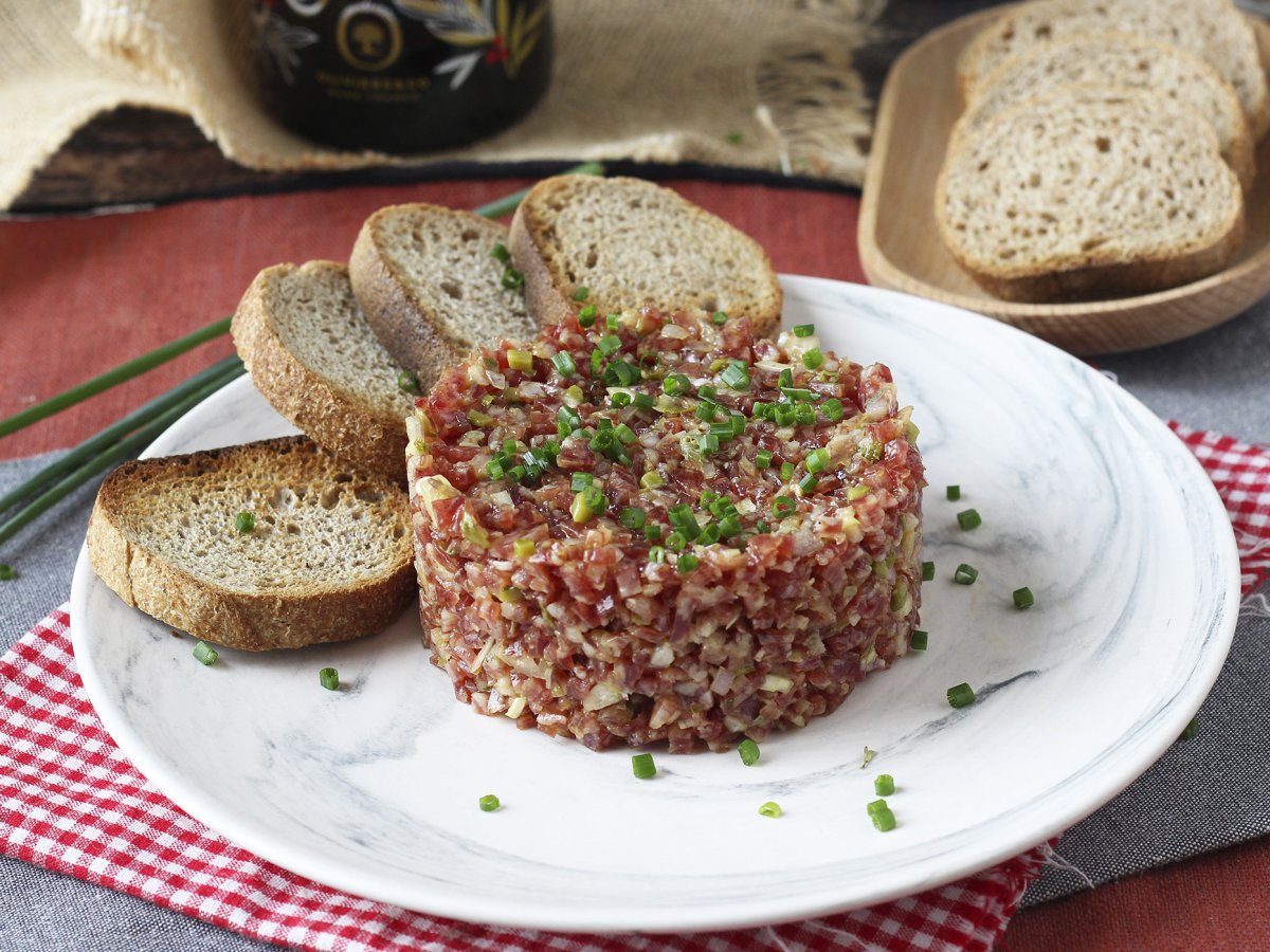 Tartar de fuet: een express versie van de klassieke steak tartaar - foto 3