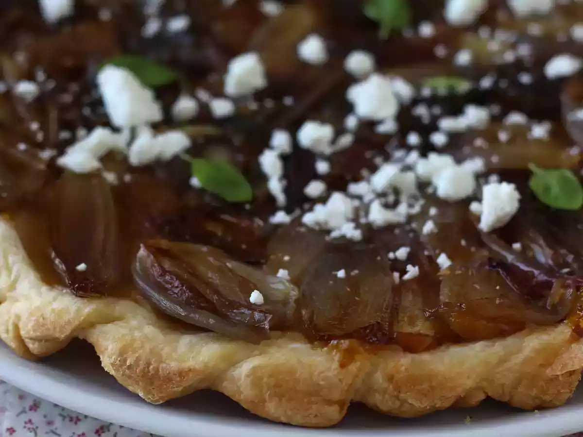Tarte tatin met sjalotten en feta, de onweerstaanbare hartige versie! - foto 8