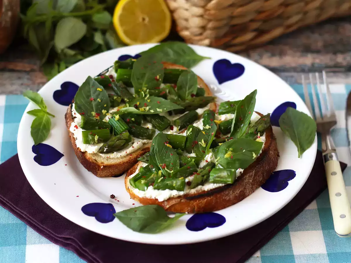 Tartines van asperges, citroen en ricotta basilicum - foto 3