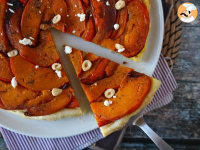 Tatin van pompoen met geitenkaas en honing