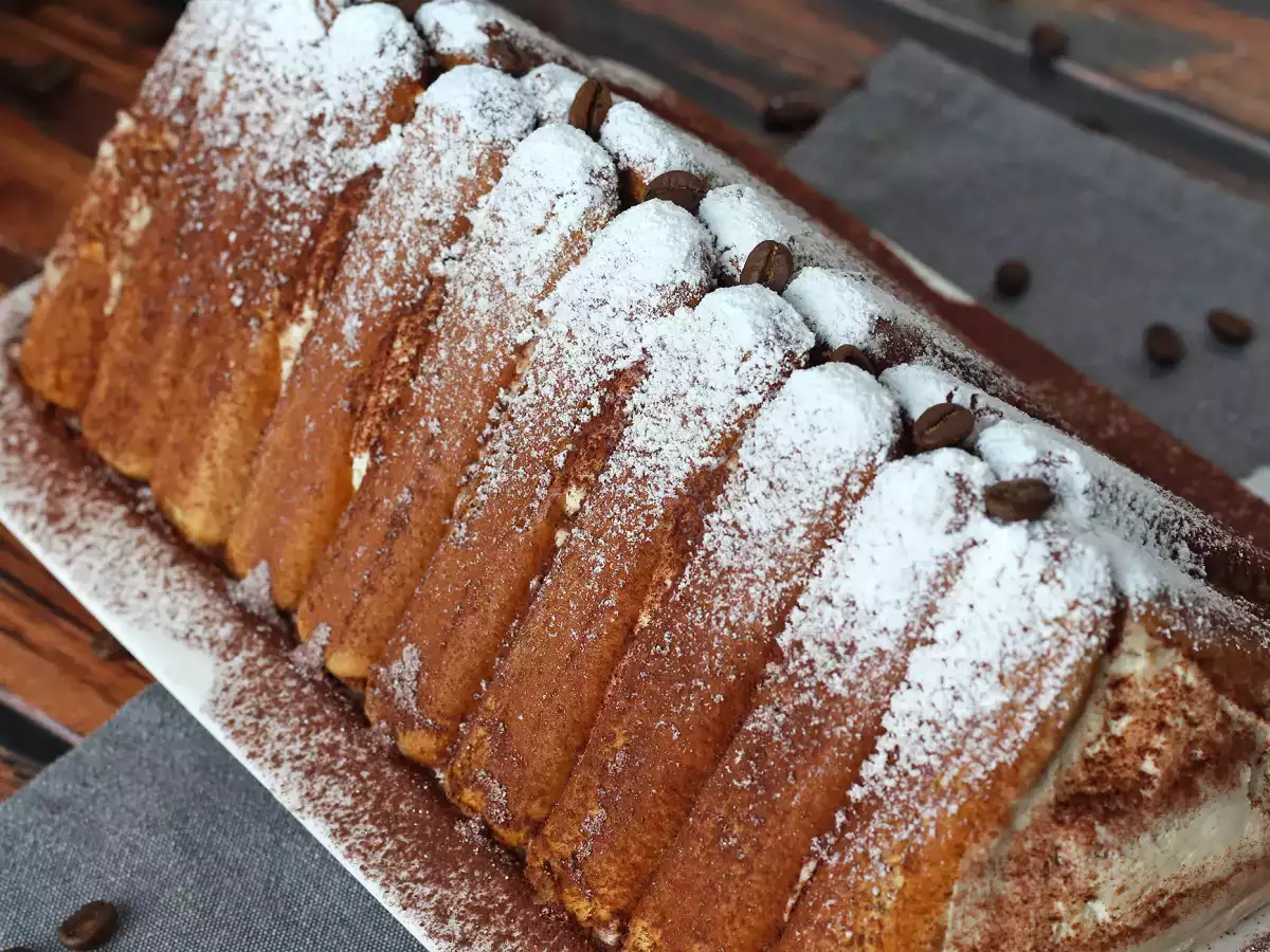 Tiramisu-kerststronk in de vorm van een chalet, zonder bakvorm, voor koffieliefhebbers - foto 3