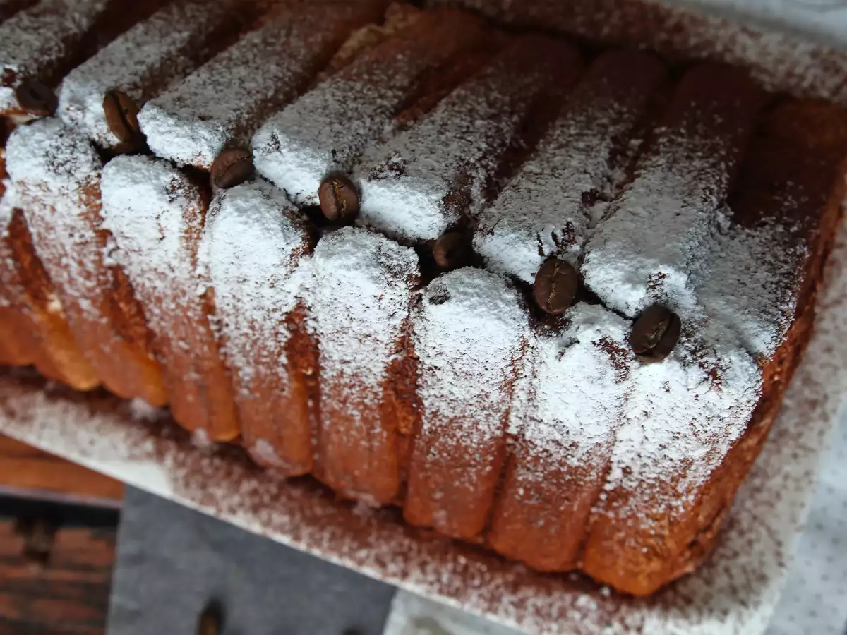 Tiramisu-kerststronk in de vorm van een chalet, zonder bakvorm, voor koffieliefhebbers - foto 8