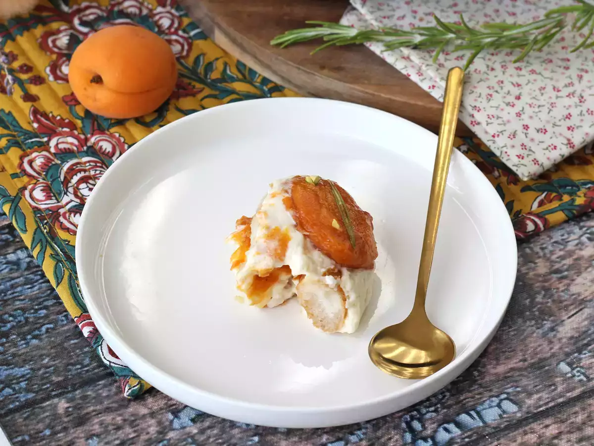 Tiramisu met geroosterde abrikozen: het perfecte fruitige en smeltende dessert voor de zomer - foto 3
