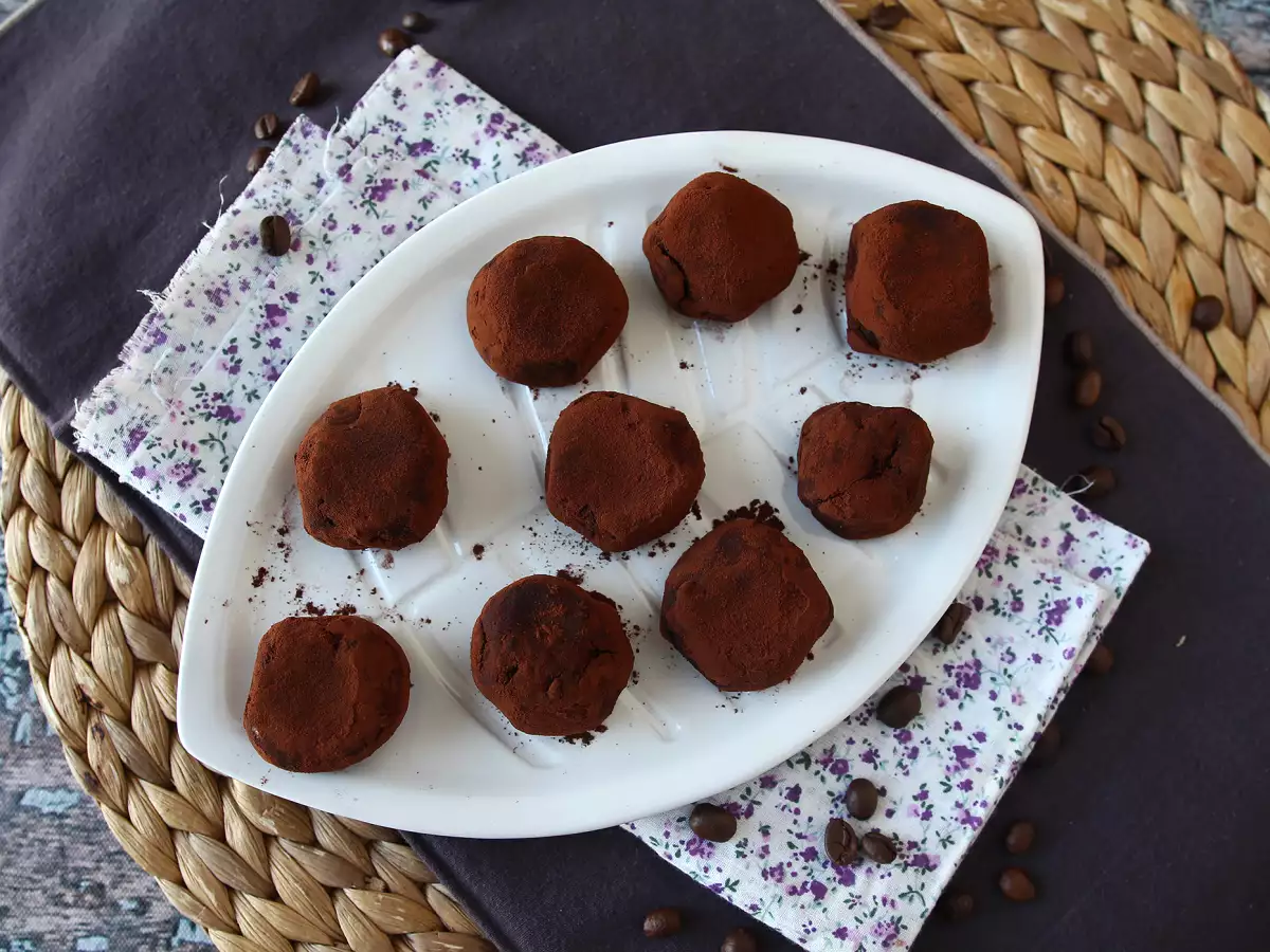 Tiramisu-truffels: het perfecte Italiaanse dessert in miniporties voor bij de koffie! - foto 5