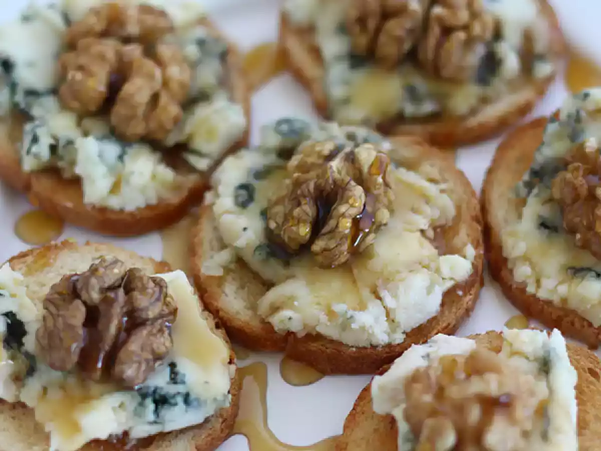 Toast met roquefort, walnoten en honing - foto 2