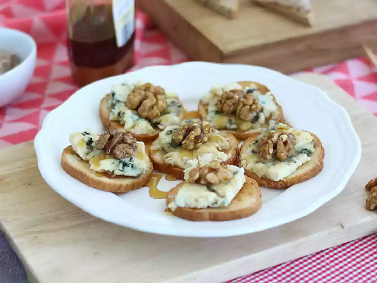 Toast met roquefort, walnoten en honing - foto 3