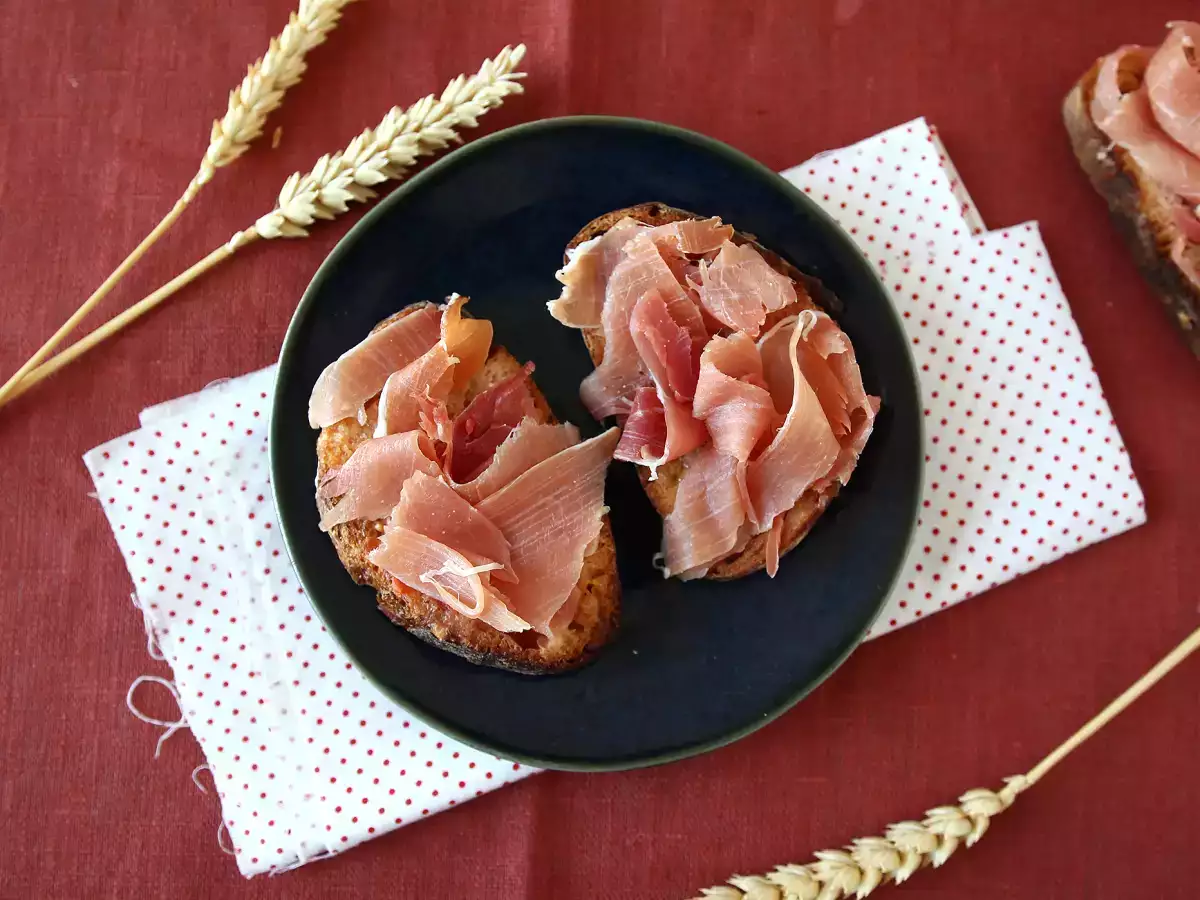 Toast met tomaat en serranoham - foto 2