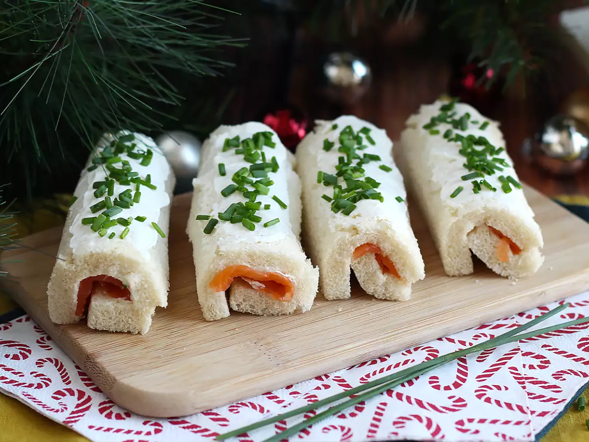Toastjes in de vorm van kerststammetjes