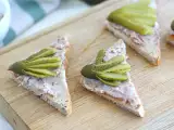 Toastjes met rillettes en augurkjes, foto 1