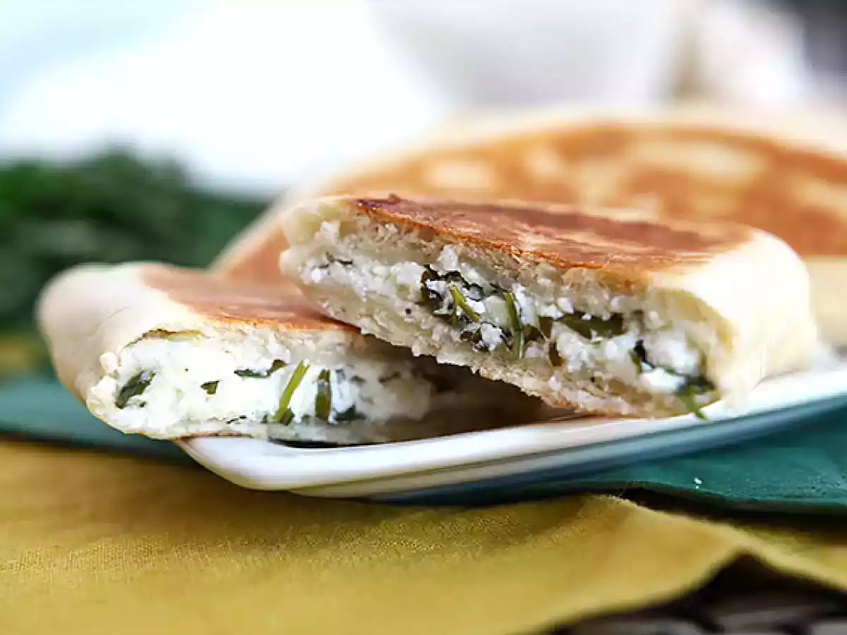 Turkse pannenkoeken gevuld met feta, citroen en peterselie - Gözleme - foto 3