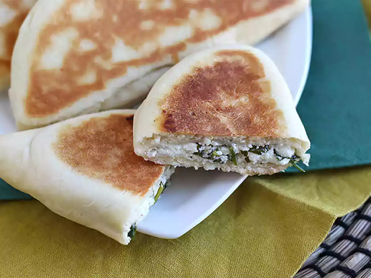 Turkse pannenkoeken gevuld met feta, citroen en peterselie - Gözleme - foto 5