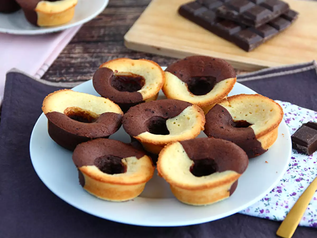 Tweekleurige chocolade-vanillecakejes met een chocoladehart - foto 3
