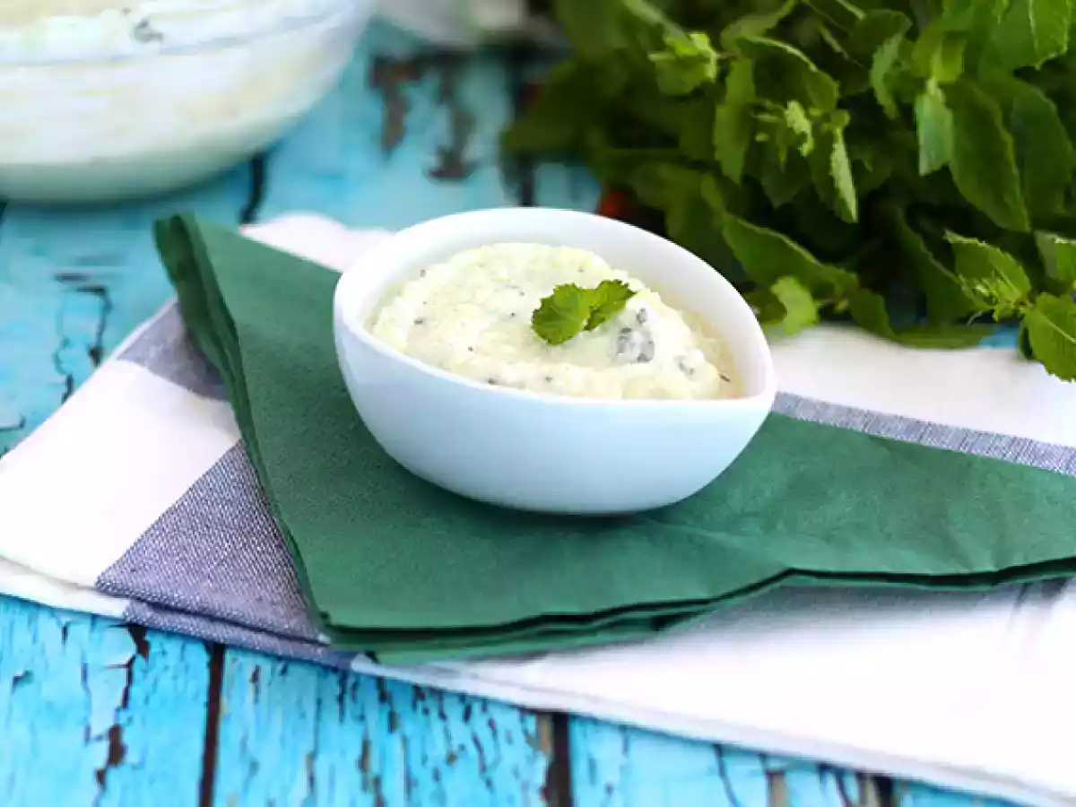 Tzatziki, de Griekse saus met komkommer en yoghurt