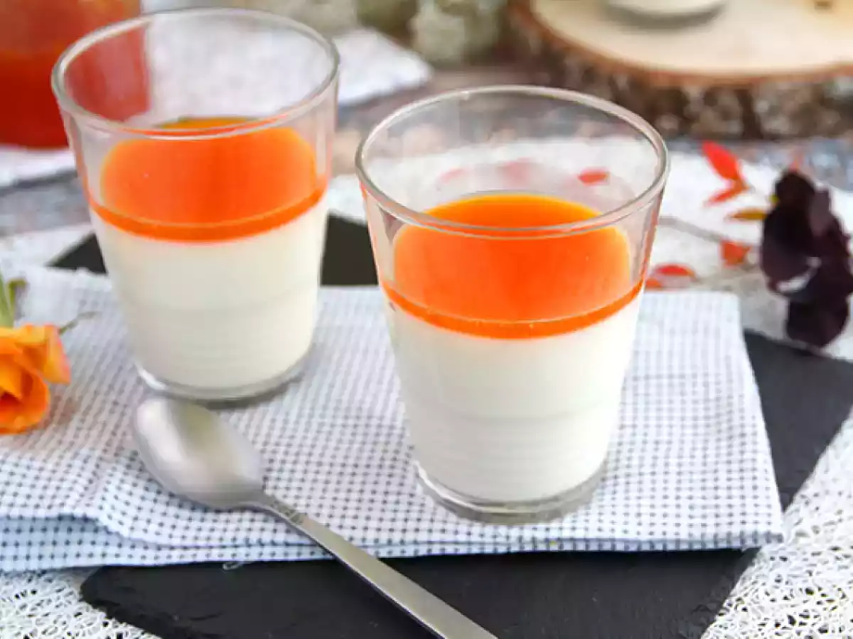 Vanille panna cotta met abrikozencoulis