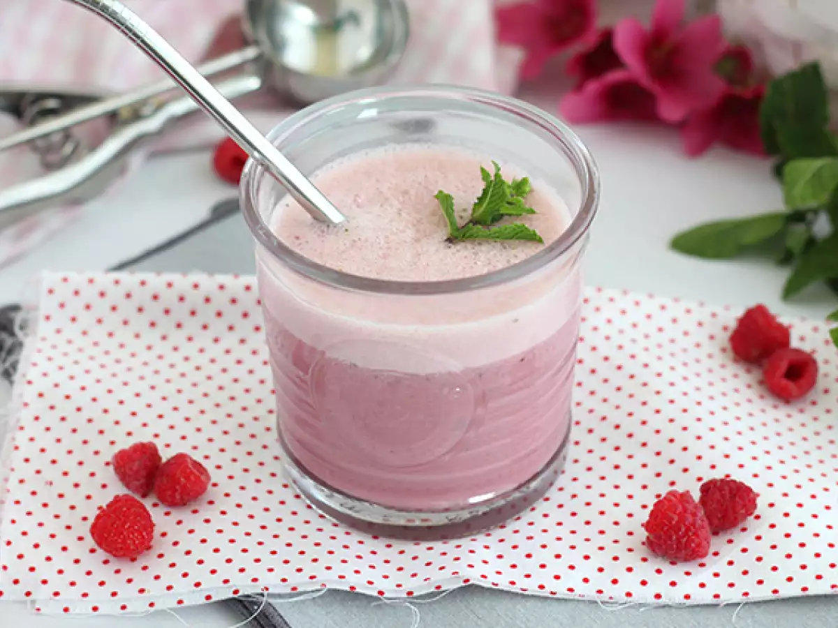 Vegan frambozen-muntmilkshake