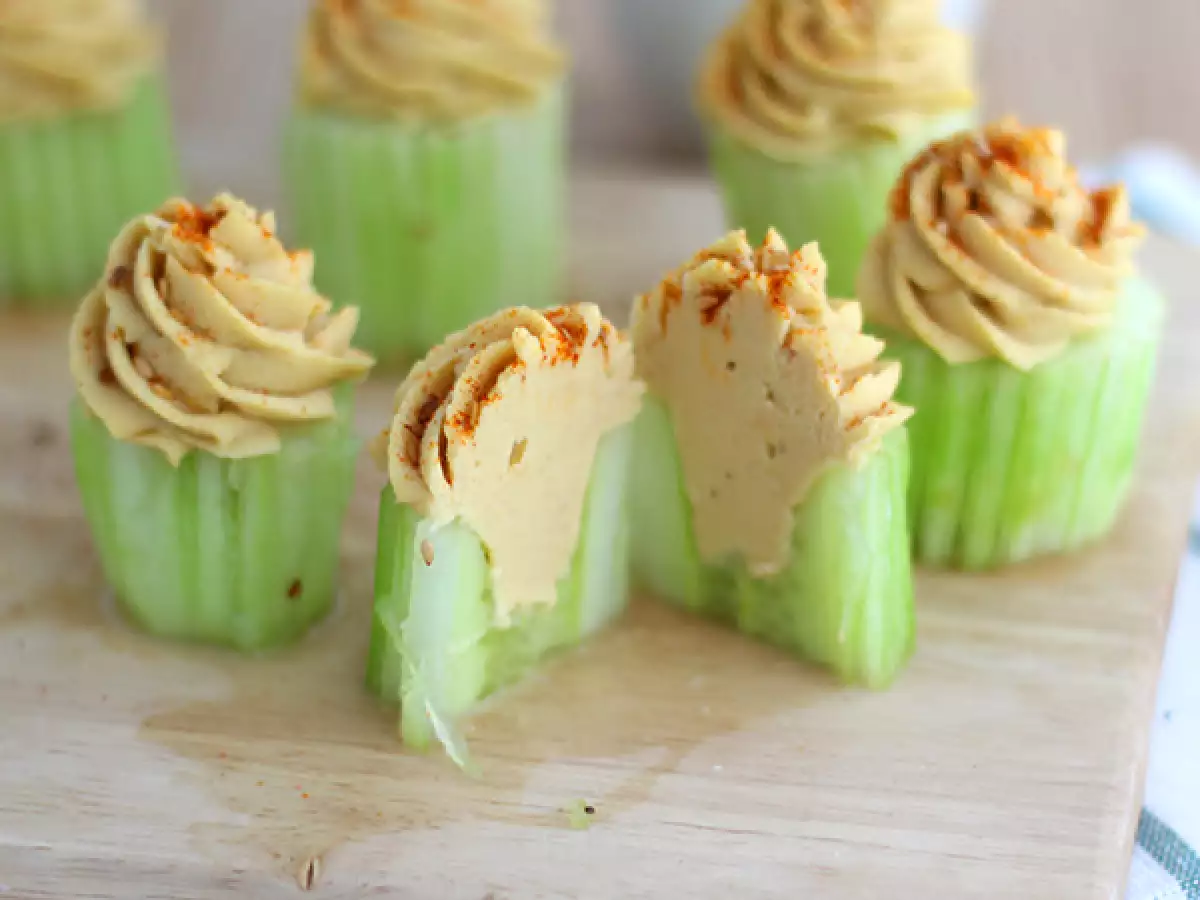 Vegan komkommercupcakes met hummus - foto 3