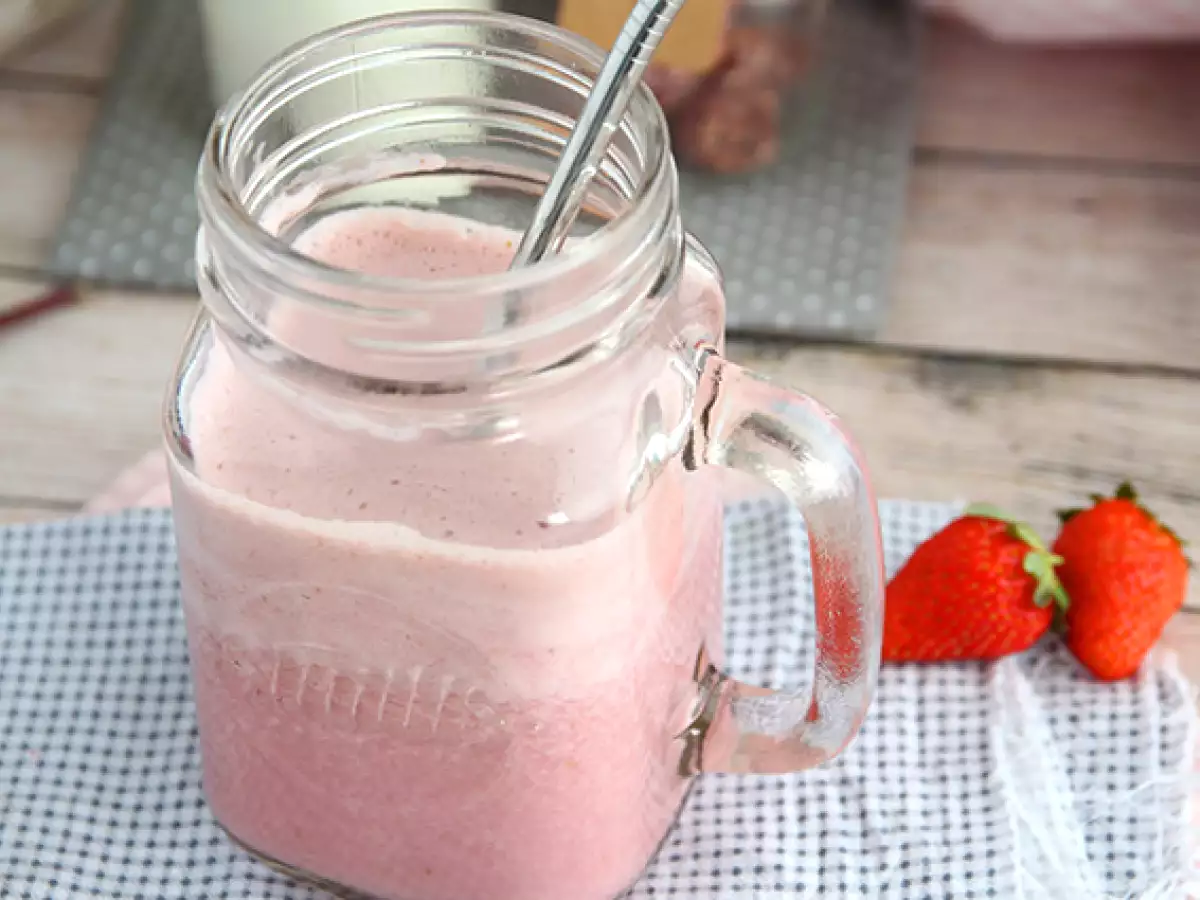 Vegan milkshake met rood fruit - foto 2