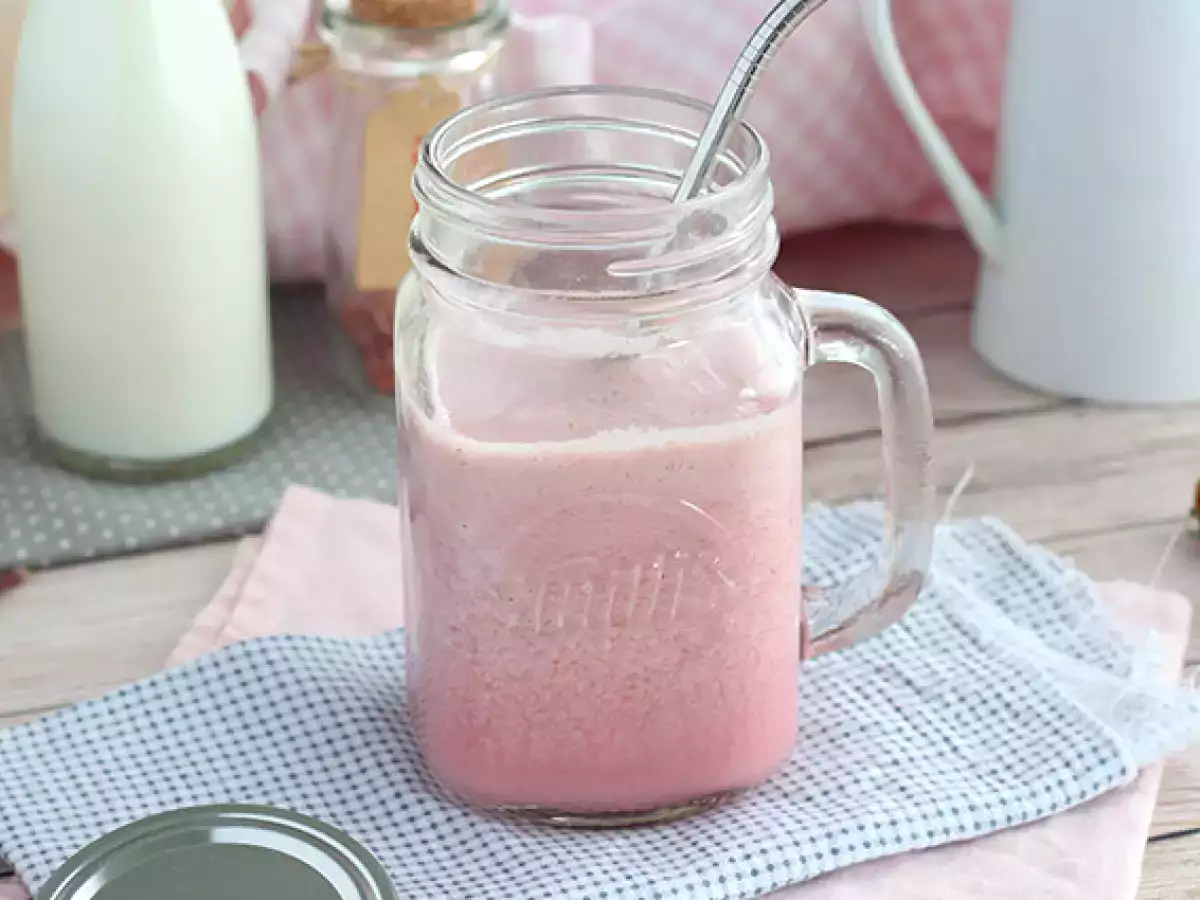 Vegan milkshake met rood fruit - foto 4