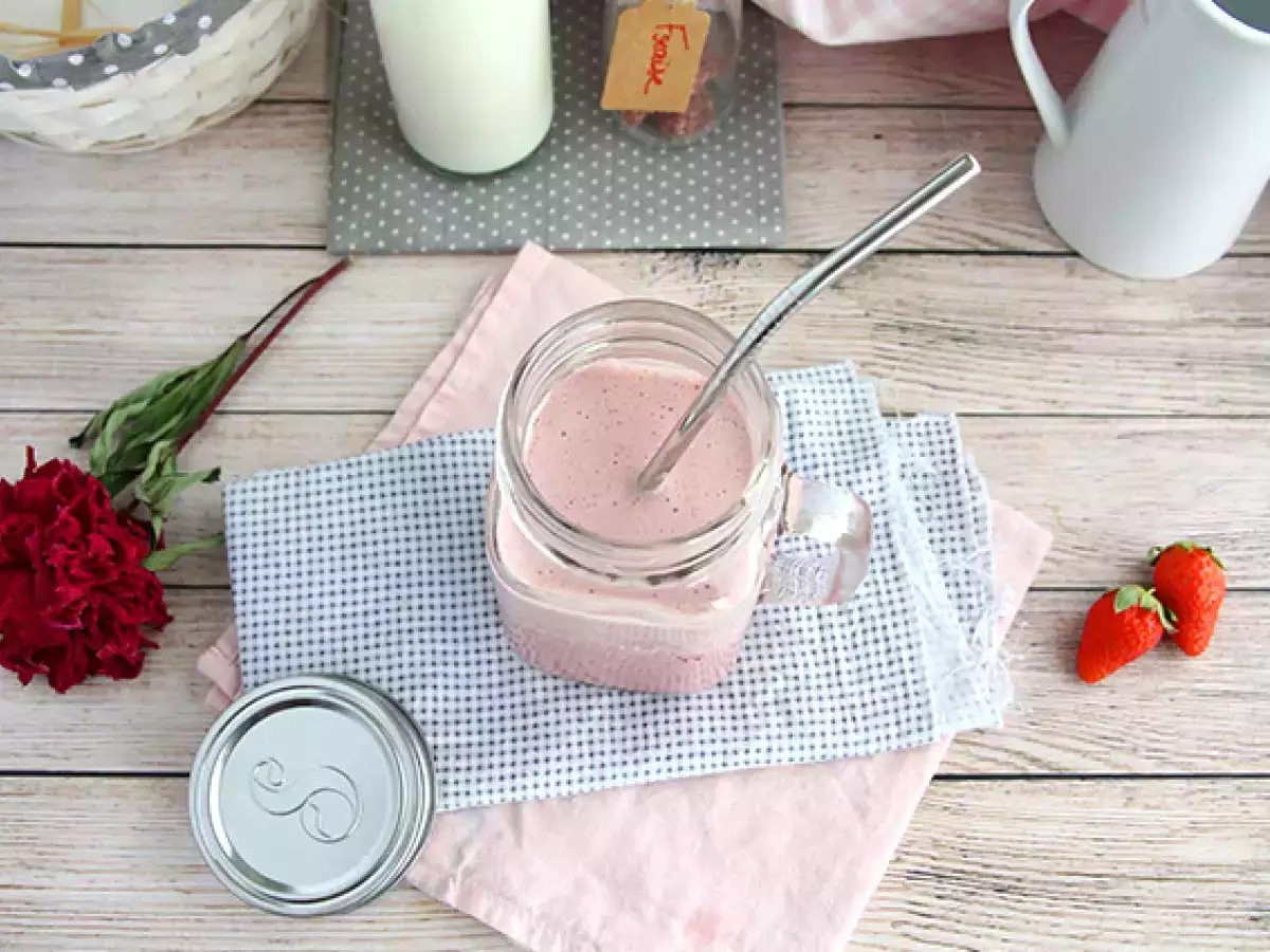 Vegan milkshake met rood fruit - foto 5