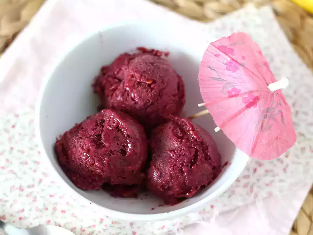 Vegan rood fruitijs: lekkere roombanaan, supermakkelijk te maken!
