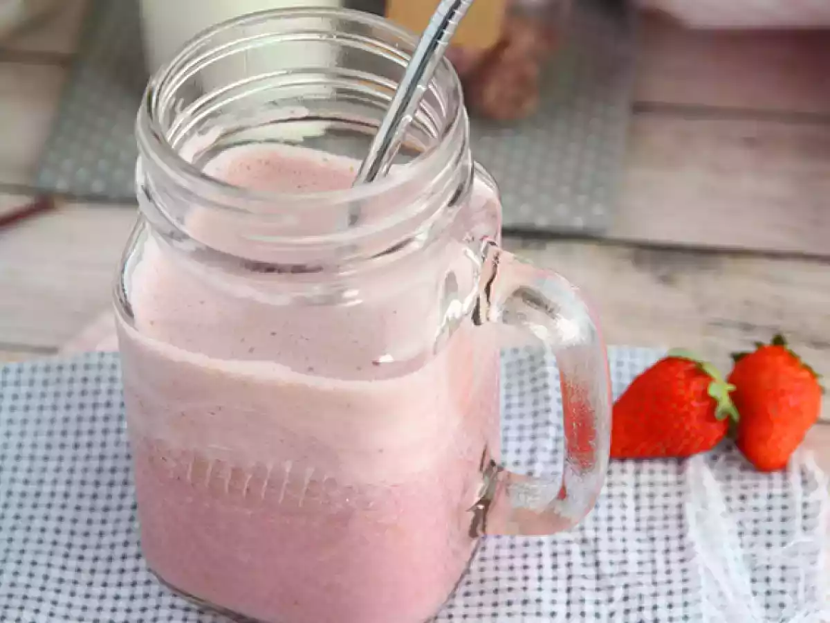 Veganistische milkshake met rood fruit - foto 2