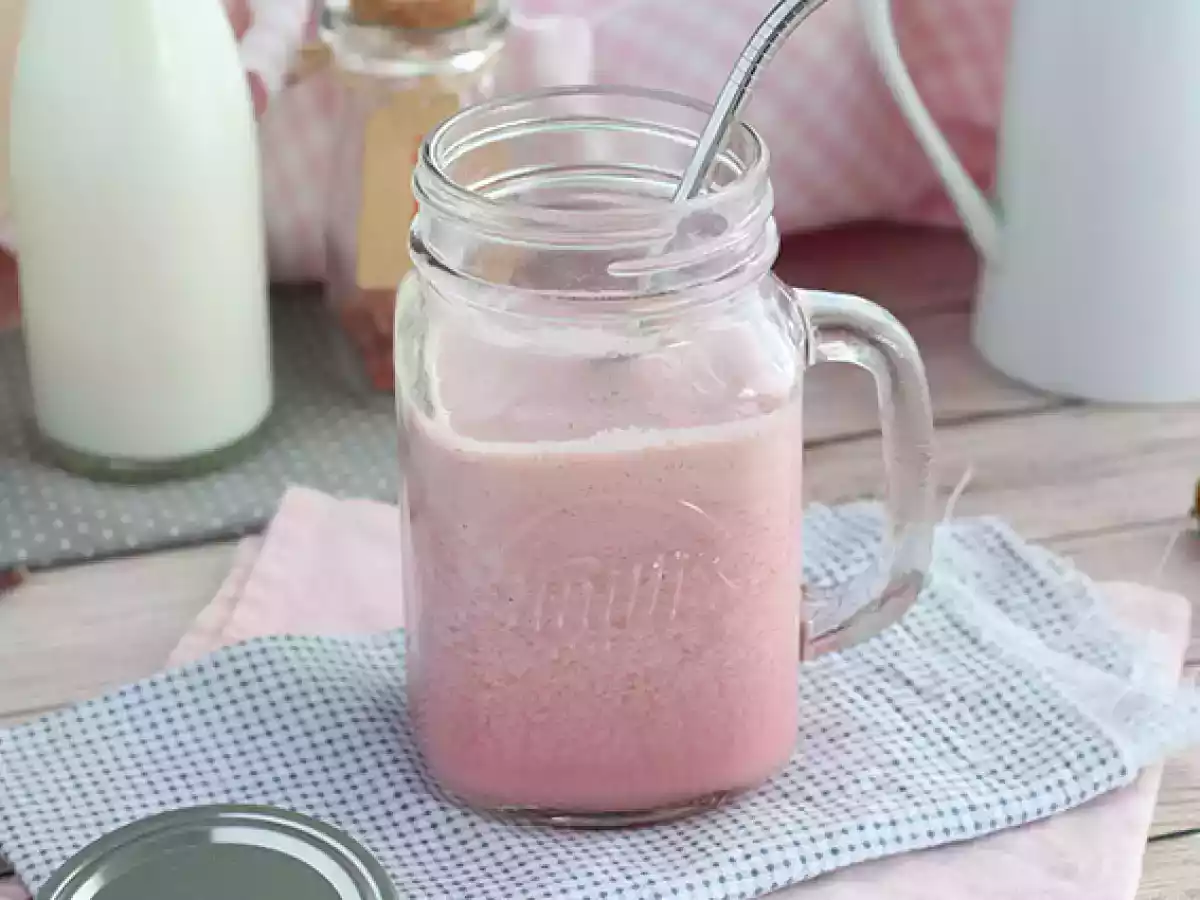 Veganistische milkshake met rood fruit - foto 4