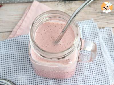 Veganistische milkshake met rood fruit - foto 3