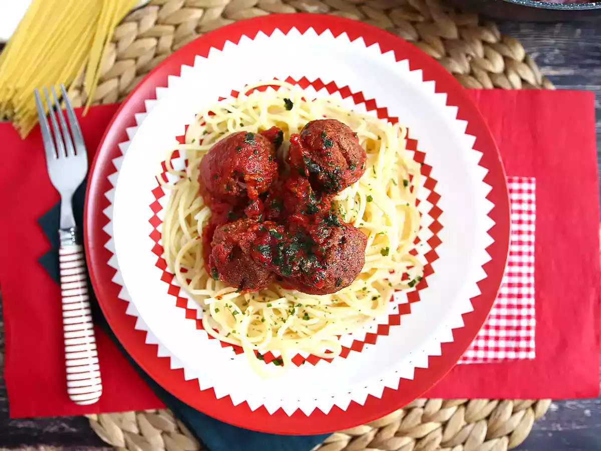 Vegetarische seitan gehaktballetjes met tomatensaus - foto 3