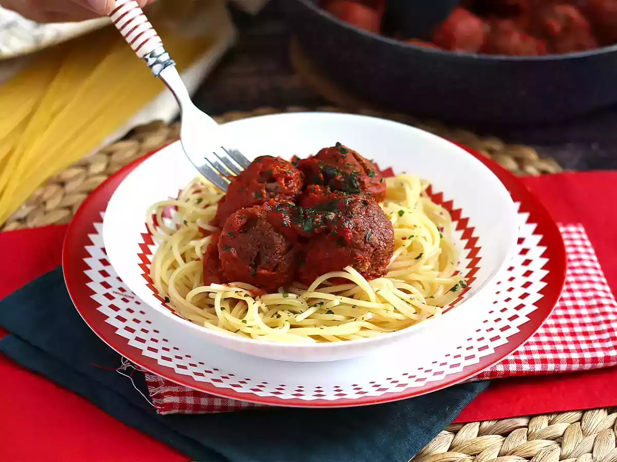 Vegetarische seitan gehaktballetjes met tomatensaus - foto 5