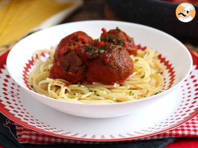 Vegetarische seitan gehaktballetjes met tomatensaus