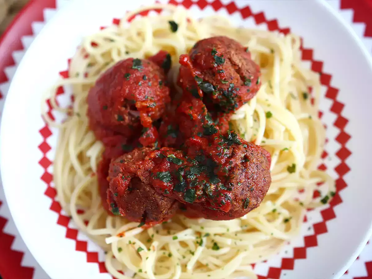 Vegetarische seitanballetjes in tomatensaus - foto 4