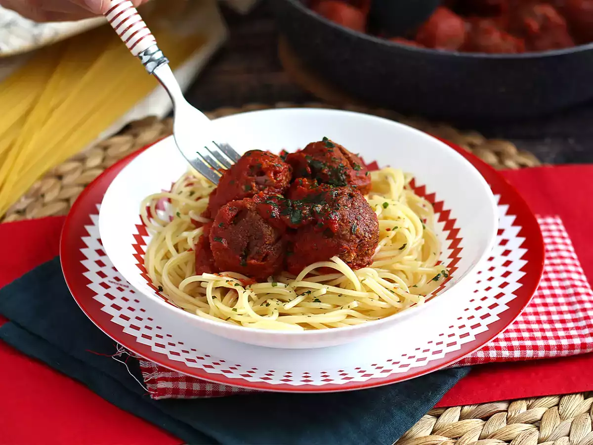 Vegetarische seitanballetjes in tomatensaus - foto 5